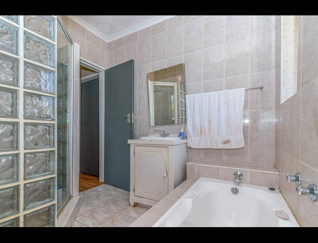 4 BEDROOM HOUSE FOR SALE IN WELTEVREDEN PARK